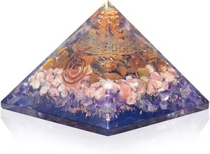 Pyramide de cristal de luxe avec éclats de pierre de soleil œil de tigre, pyramide de cristal d'améthyste faite à la main avec éclats de pierres précieuses et incrustation de bobine de cuivre - Product Image 2