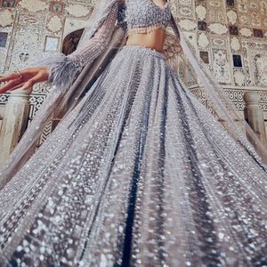 Lehenga Choli de Diseñador con Lentejuelas de Seda Brillante y Trabajo Dori, con Dupatta de Red |   Conjunto de Lehenga para Fiesta Nupcial - Product Image 4