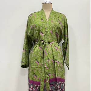 Kimono de Seda Hecho a Mano en India para Mujer, con Logotipo Frontal, Mangas Largas, Bolsillos Dobles, a Precio de Mayoreo - Product Image 1