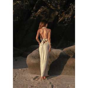 Robe longue bohème pour femme, col halter profond en V, sans manches, dos nu, pour l'été et la plage, avec fente haute - Product Image 1