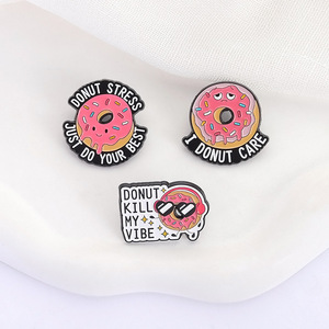 Paquete de broches metálicos con diseño de donut con glaseado rosa y juego de palabras divertido, con citas positivas y motivadoras, para ropa, mochilas y decoración. - Product Image 3