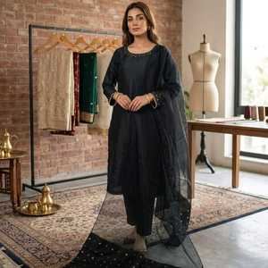 Ensemble de 3 pièces prêt-à-porter en soie brute douce, dupatta en organza doux, dupatta orné de broderies lourdes. - Product Image 1