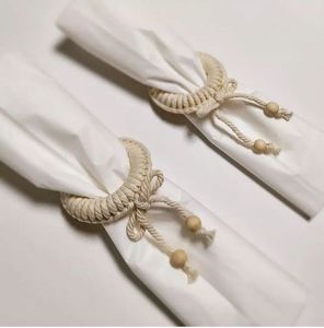 Anneau de serviette en macramé noué crème de qualité supérieure, fait main avec perles en bois, décoration de table bohème, porte-serviettes blanc pour mariage et fête - Product Image 1