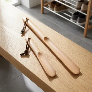 Ensemble de couverts à chaussures artisanaux en bois massif, aide à l'enfilage des chaussures avec sangles de suspension en cuir - Product Image 5