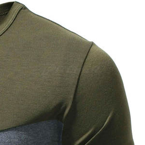 T-shirts élégants pour hommes, conçus pour un style de vie urbain, la gym et les activités de plein air, coupe confortable, en vente. - Product Image 5