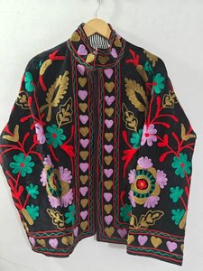 Chaqueta de Lona de Algodón Bordada con Diseño Suzani para Mujer – Prenda Exterior Étnica Boho Hecha a Mano - Product Image 3