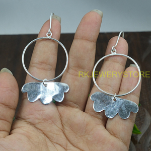 Pendientes Colgantes Minimalistas de Plata de Ley 925 con Forma de Concha de Vieira, Hechos a Mano, Joyería de Moda para Mujer, Pendientes Ligeros - Product Image 4