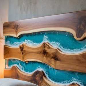 Cabecero de cama King de madera natural con incrustaciones de resina epoxi y diseño de olas oceánicas, hecho a mano, de lujo. - Product Image 3