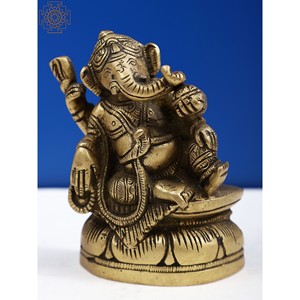 Petite sculpture en laiton de 3 pouces fabriquée à la main Lord Ganesha assis sur un piédestal de lotus - Product Image 3