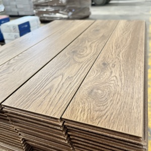 Plancher <span class=keywords><strong>stratifié</strong></span> en bois embossé AC3 AC4 AC5 durable 12mm 8mm à clipser, résistant à l'eau, effet bois naturel (EIR) - Product Image 2