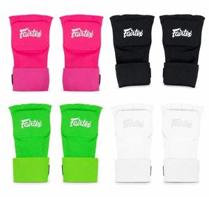 ผ้าพันมือสำหรับชกมวย Fairtex ผ้าฝ้ายยืดหยุ่น ปรับได้ด้วยแถบตีนตุ๊กแก สำหรับมืออาชีพ ใช้ได้ทั้งชายและหญิง อุปกรณ์ป้องกันสำหรับผู้ใหญ่ วัสดุ EPE แข็งแรง - Product Image 1