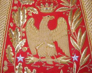 Bandera Decorativa con Emblema de Hilo Dorado, Bandera Personalizada con Logotipo en Hilo Metálico - Product Image 2