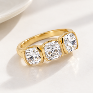 Bague de mariage classique pour femme en or jaune plaqué 10K, sertie de trois pierres moissanite en forme de coussin, demi-sertie, cadeau d'anniversaire - Product Image 3