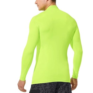 เสื้อยืดแขนยาวป้องกันรังสียูวีสีเขียวสำหรับผู้ใหญ่ แบบ unisex เหมาะสำหรับใส่ว่ายน้ำ - Product Image 2