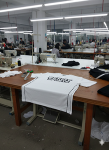 เสื้อยืดคอกลมแขนสั้น พิมพ์ลายสกรีนตามสั่ง เนื้อผ้าหนา 100% คอตตอน ทรงโอเวอร์ไซส์ สตรีทแวร์ ทรงหลวม - Product Image 6