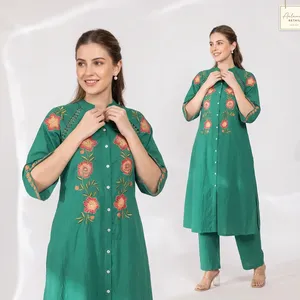 Ensemble Kurta et pantalon en coton brodé vert pour femme, col mandarin, manches trois quarts évasées, coupe droite, tenue décontractée ethnique - Product Image 1