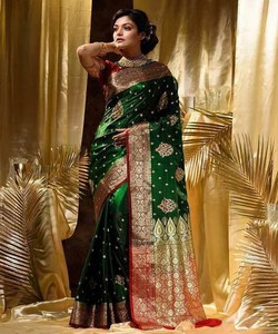 Sari de Seda Verde con Borde Dorado, Vestido de Boda Tradicional Indio, Estilo Banarasi, Largo hasta el Suelo, Sari para Mujer - Product Image 1
