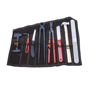 Juego de 8 Herramientas de Herrador: Cuchillo para Pezuñas, Alicates, Remachador, Escofina, Martillo, Raspador y Bolsa de Cuero - Product Image 2