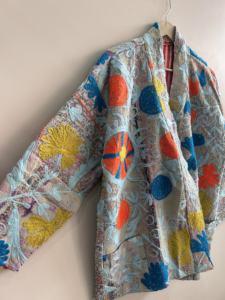 Chaqueta Tradicional Hecha a Mano Estilo Vintage Kantha Suzani, Kimono Corto para Mujer - Product Image 5