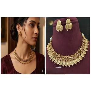 Ensemble collier et boucles d'oreilles élégants de luxe en laiton plaqué or de qualité supérieure avec perles et moissanite, style antique, pour mariage - Product Image 2