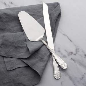 มีดตัดเค้กโลหะพรีเมียมสำหรับงานแต่งงาน ผลิตจากสแตนเลสเพื่อการตัดเค้กอย่างหรูหราและการเสิร์ฟขนมหวาน - Product Image 1