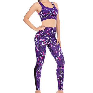 Ensemble de yoga imprimé par transfert thermique intégral, respirant, soutien-gorge de sport et legging, fabriqué au Pakistan - Product Image 1