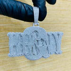 Colgante Hip Hop Personalizado con Letra, con Incrustaciones de Moissanita, Plata de Ley 925, Chapado en Oro Rosa - Product Image 1