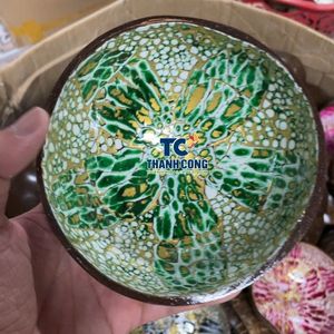 Bol en coquille de noix de coco laqué de haute qualité, motif craquelé artistique, accents dorés, vaisselle, cadeau - Product Image 1