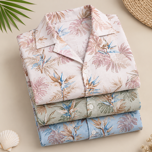 เสื้อเชิ้ตคัมป์คอลลาร์ผู้ชายสุดหรู ผ้าฝ้าย 100% ลายพิมพ์ทรอปิคอล แขนสั้น ทรงหลวม สวมใส่สบาย เหมาะสำหรับวันหยุดพักผ่อนริมชายหาด ช่วงฤดูร้อน สไตล์ลำลอง - Product Image 1
