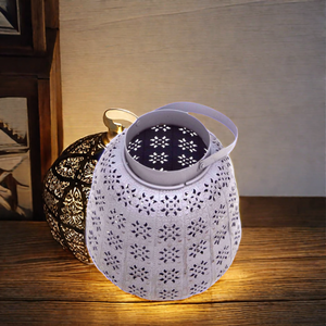 Lanterne marocaine élégante en métal vintage Photophore et bougeoir faits à la main pour la décoration intérieure Centres de table et bocaux à bougies - Product Image 1