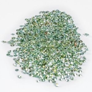 Diamantes Sueltos de Color Verde Melee de 0.80mm a 4.40mm, Sin Certificación, Cultivados en Laboratorio, Corte Brillante, Perforados con Láser, Excelentes para Joyería - Product Image 1
