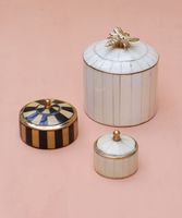 Última Caixa Organizadora Redonda de Luxo com Tampa Floral em Madrepérola para Joias e Pequenos Objetos – Decoração Premium para Casa e Presente