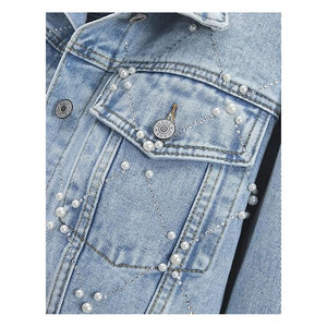 เสื้อแจ็คเก็ตยีนส์โอเวอร์ไซส์สำหรับผู้หญิง แฟชั่นทันสมัย น้ำหนักเบา ปักลายประดับมุกและหมุด  เสื้อคลุมยีนส์สั้นเก๋ไก๋สำหรับฤดูใบไม้ร่วง สไตล์ลำลอง - Product Image 4