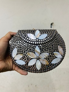 Sacs à main contemporains en mosaïque avec cadre en métal Sacs à main audacieux en mosaïque en métal pour femmes sac à bas prix par LUXURY CRAFTS - Product Image 5