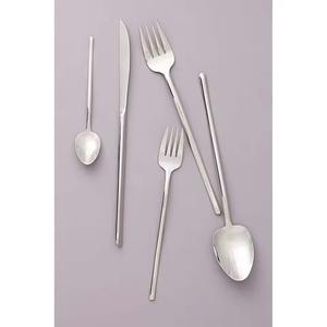 Juego de cubiertos sencillos de acero inoxidable, perfecto para comidas familiares en casa, uso en oficinas, cafeterías, restaurantes y uso diario en la mesa. - Product Image 1