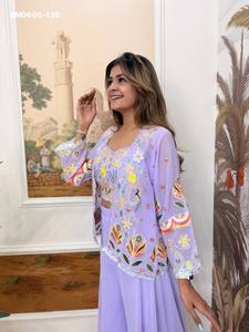 Blusa de georgette con bordados de aspecto elegante y color llamativo, conjunto de blusa-koti y pantalón palazzo, fabricante de la India, moda femenina. - Product Image 3