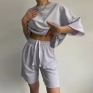 Conjunto de Camiseta y Pantalones Cortos de Verano de Dos Piezas, 100% Algodón, de Secado Rápido, con Logotipo Personalizado para Mujer - Product Image 5