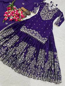 Ensemble Lehenga Kurta traditionnel pour femme PinkCityBlocks, en faux Georgette, avec broderies et sequins, spécial festival - Product Image 2