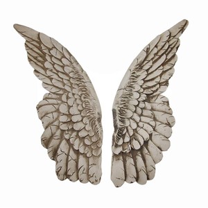 Escultura de Pared Moderna de Alas de Ángel en Madera de Acacia Hecha a Mano por Aqdus Saleem - Arte Ecológico y Duradero para Sala de Estar - Product Image 2