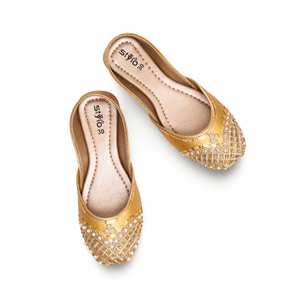 Flats Khusa de fantaisie doré pour filles KD2252 - Product Image 1