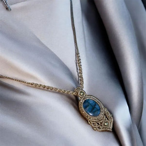 . Collier en macramé fait main avec pendentif en labradorite bleue, pierre précieuse naturelle, cordon marron, bijoux artisanaux bohèmes, cadeau - Product Image 5