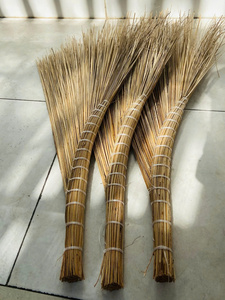 Ensemble balai et pelle en plantes naturelles vietnamiennes, outil de nettoyage écologique fait à la main, vente directe d'usine au Vietnam à prix avantageux - Product Image 2