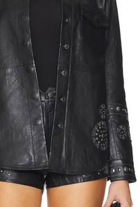 Chaqueta de cuero para mujer, estilo racer, de invierno, con cuello de botones, impermeable, acolchada, de secado rápido, transpirable, con tachuelas, tamaño personalizado, venta al por mayor - Product Image 2