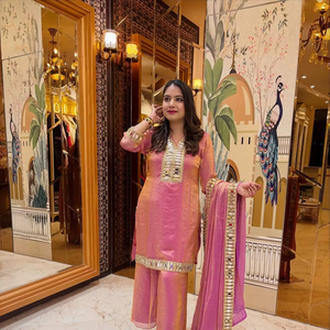 Ensemble Palazzo Fendy en Soie avec Broderie Miroir, Kurta Fendy en Soie avec Broderie Miroir et Col en V, et Palazzo avec Dupatta Fendy en Soie Broderie Miroir - Product Image 1