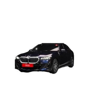 BMW Serie 5 520i M Sport 2023 con Caja de Cambios Automática, Volante a la Izquierda, Asientos de Cuero, Cámara Trasera, 25,471 km - Product Image 1