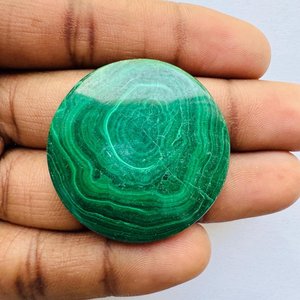 Fournisseur de pièces de malachite naturelle personnalisées, pierres précieuses 35x35x4 mm pour marques de luxe - Product Image 2