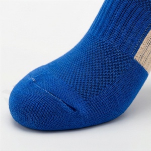 Chaussettes de compression courtes pour hommes, pour le badminton, couleur personnalisée, respirantes, performance athlétique, équipement de gym - Product Image 6