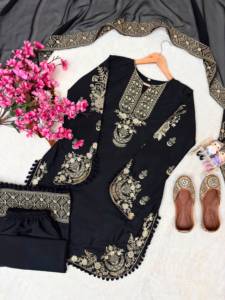 Ensemble prêt-à-porter entièrement cousu en crêpe français avec broderie Zari et dentelle à pompons, comprenant un haut et un pantalon palazzo avec dupatta. - Product Image 6