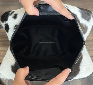 Estuche de belleza de piel de lujo de cuero mecanizado a mano de alta calidad, bolsa de cosméticos de viaje con cremallera portátil personalizada, bolsa de maquillaje de piel de vaca para mujer - Product Image 6