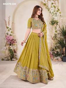 Magnífico Conjunto de Lehenga Choli y Dupatta de Georgette Sintético de Diseño Exclusivo con Bordado de Dori y Lentejuelas, Venta al por Mayor - Product Image 4